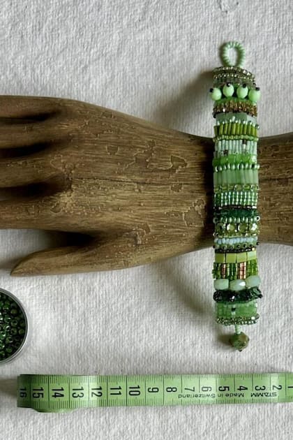 Perlenarmband sticken