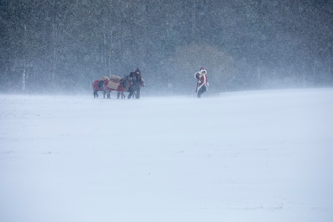 Samichlaus, Schmutzli und Esel im Schnee