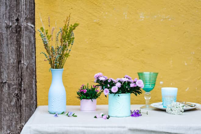 Töpfe und Vasen mit Kreidenfarben 
